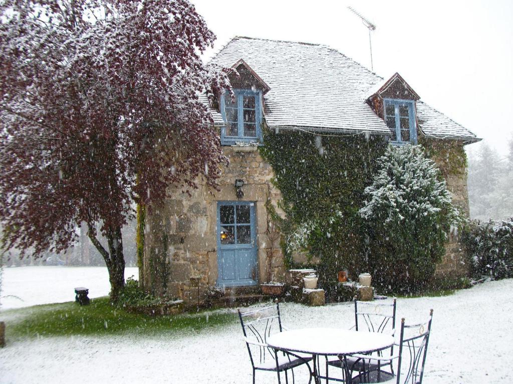 Chateau De La Chassagne Bed & Breakfast Saint-Hilaire-le-Chateau ภายนอก รูปภาพ
