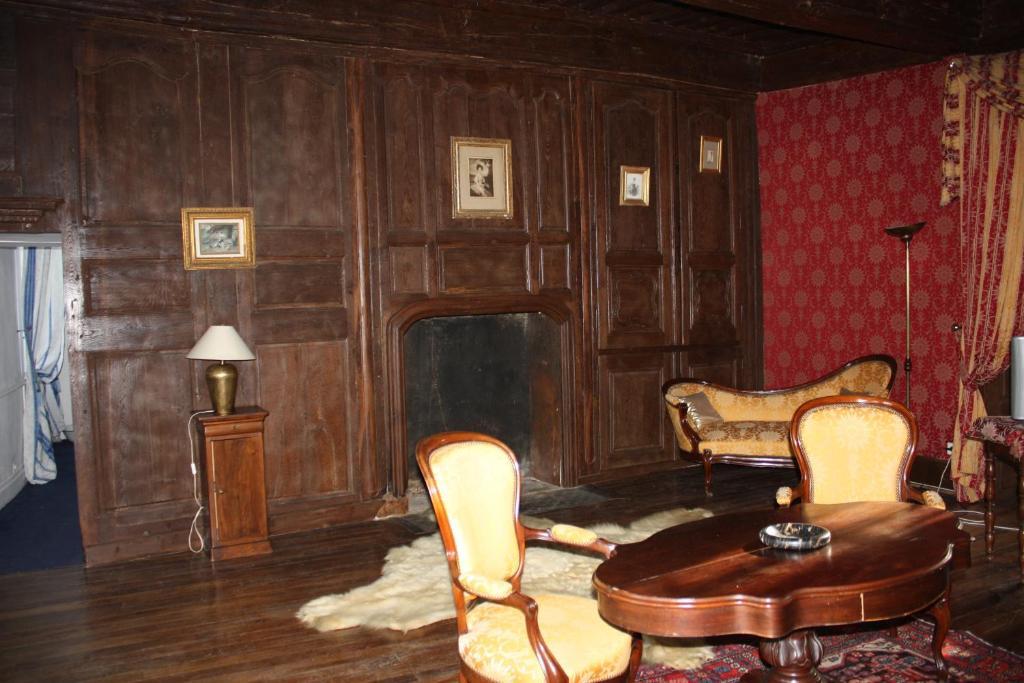 Chateau De La Chassagne Bed & Breakfast Saint-Hilaire-le-Chateau ภายนอก รูปภาพ