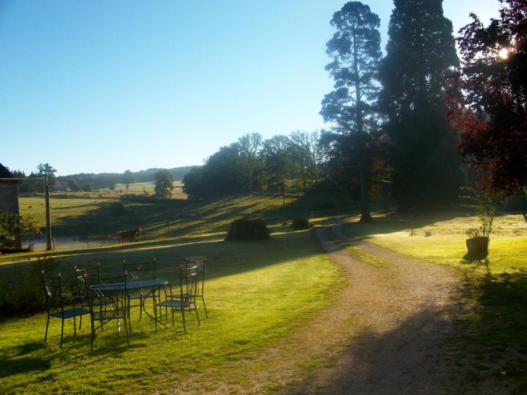 Chateau De La Chassagne Bed & Breakfast Saint-Hilaire-le-Chateau ภายนอก รูปภาพ